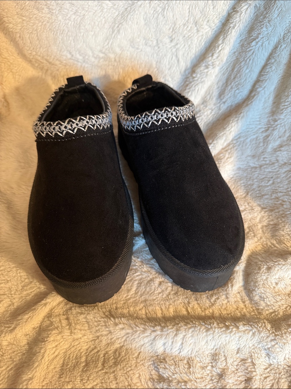 Mudd Stormy Black Platform Clogs Embroidered Faux Suede Size 7 Boho Y2K Cozycore